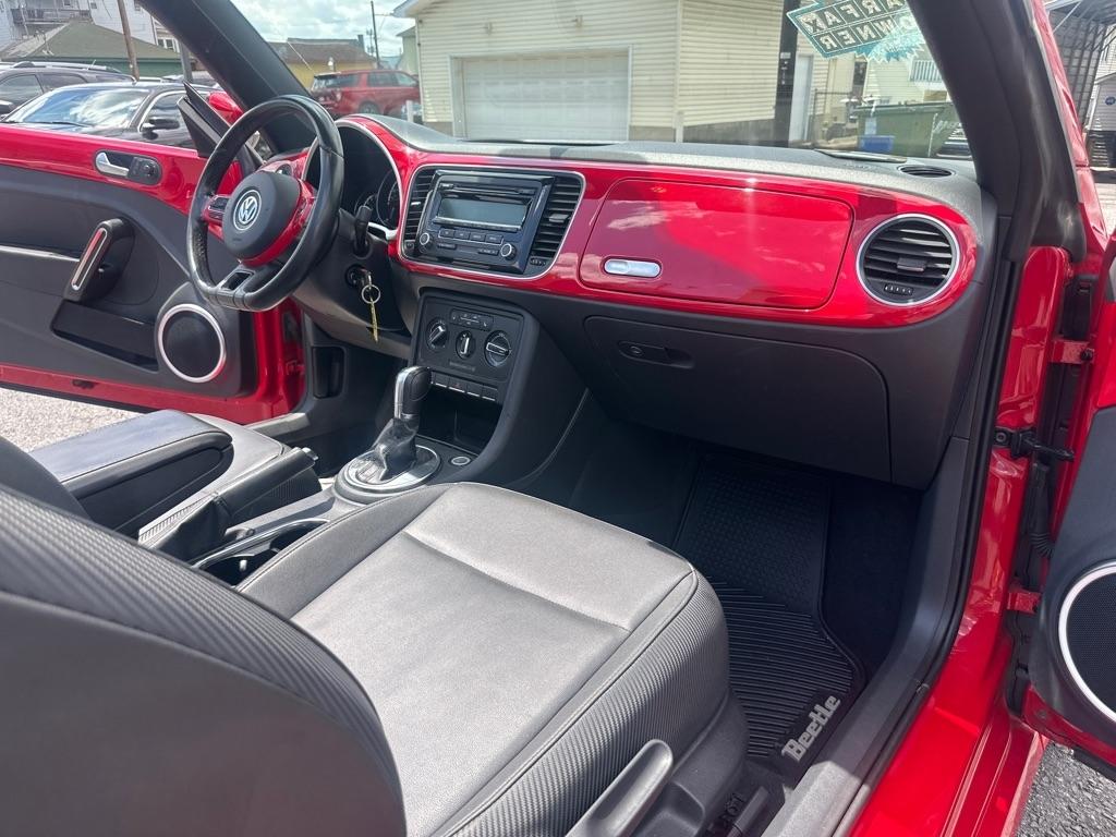 Volkswagen Beetle 1.8T PZEV Convertible w/Technology 2014