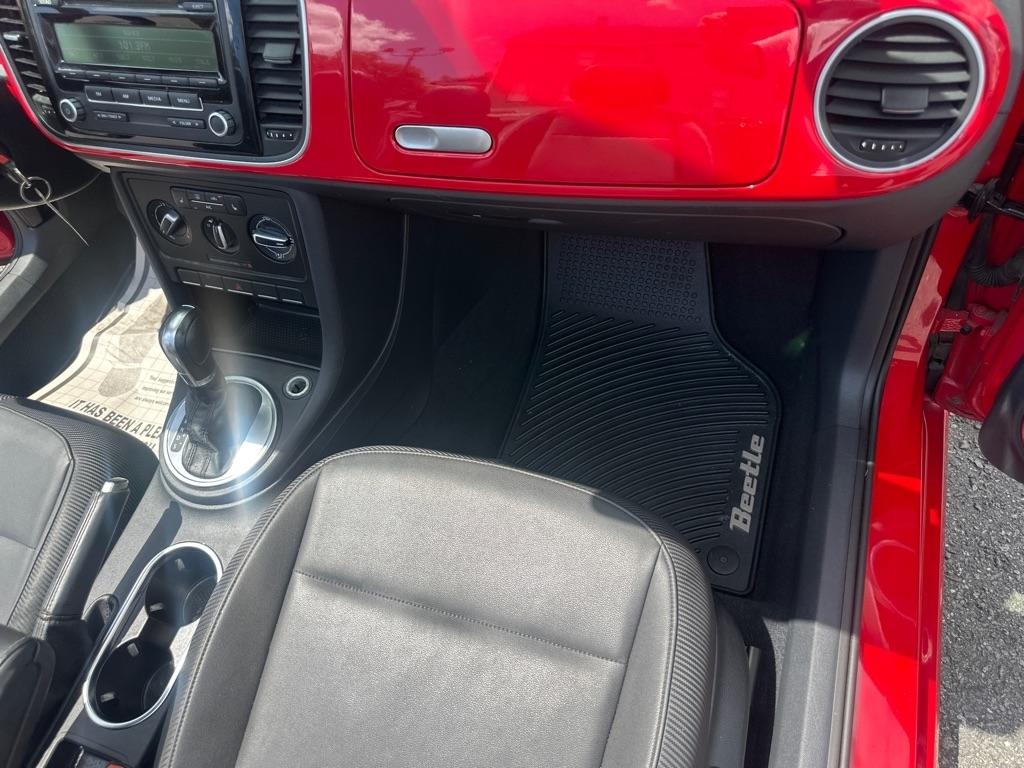 Volkswagen Beetle 1.8T PZEV Convertible w/Technology 2014