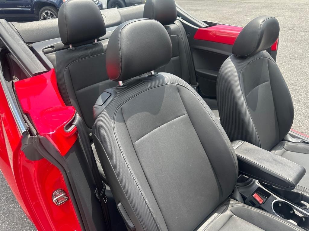 Volkswagen Beetle 1.8T PZEV Convertible w/Technology 2014