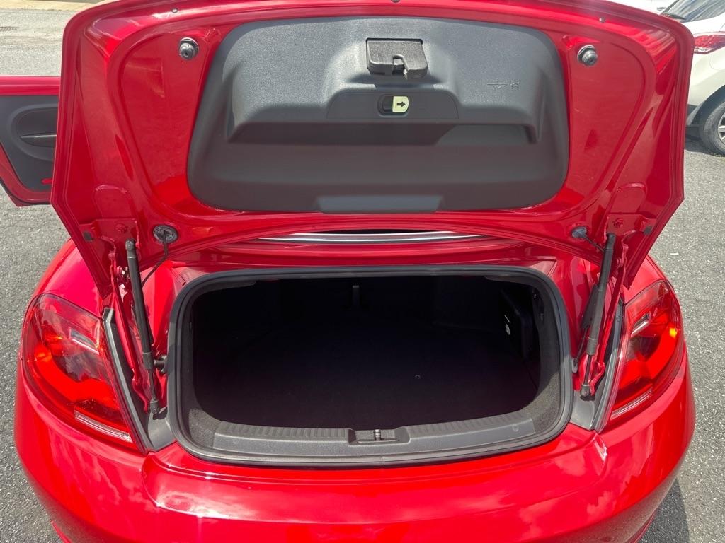 Volkswagen Beetle 1.8T PZEV Convertible w/Technology 2014