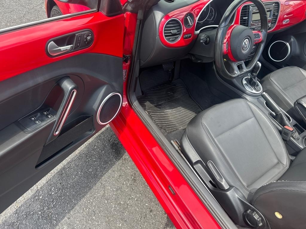 Volkswagen Beetle 1.8T PZEV Convertible w/Technology 2014