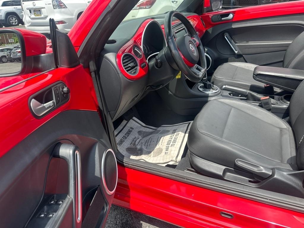 Volkswagen Beetle 1.8T PZEV Convertible w/Technology 2014