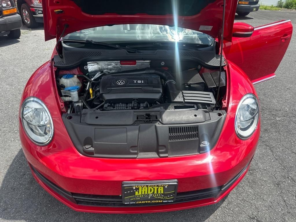 Volkswagen Beetle 1.8T PZEV Convertible w/Technology 2014