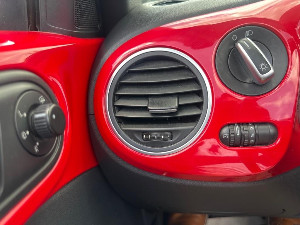 Volkswagen Beetle 1.8T PZEV Convertible w/Technology 2014