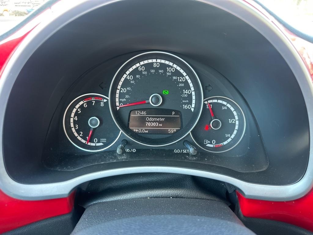 Volkswagen Beetle 1.8T PZEV Convertible w/Technology 2014