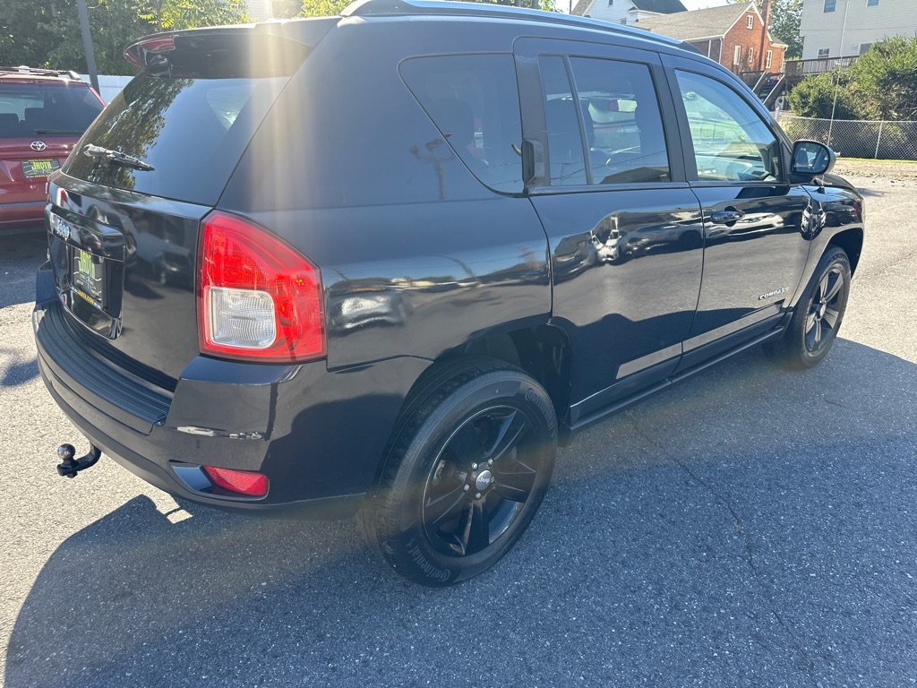 2011 Jeep Compass Sport photo 4