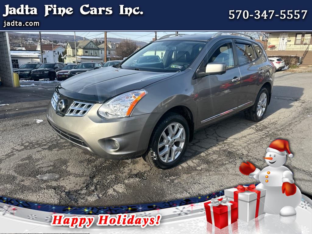 2013 Nissan Rogue SV's photo