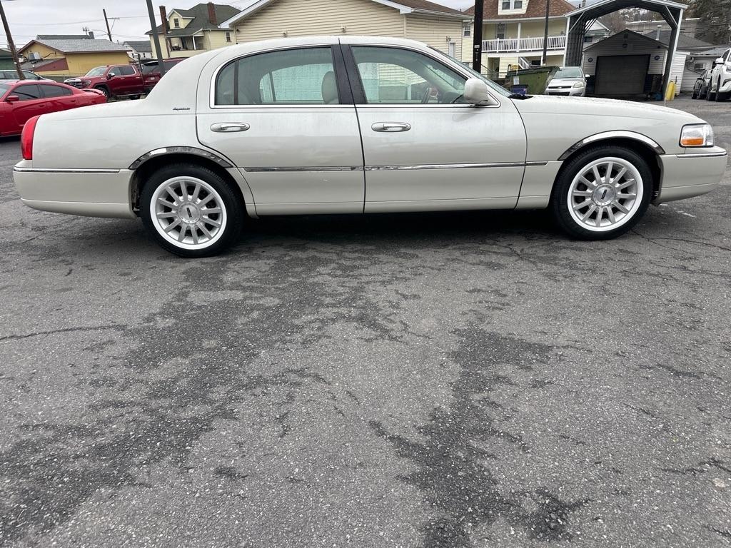 Lincoln Town Car 4dr Sdn Signature Premium 2007