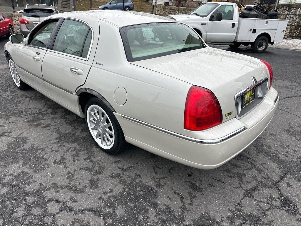 Lincoln Town Car 4dr Sdn Signature Premium 2007