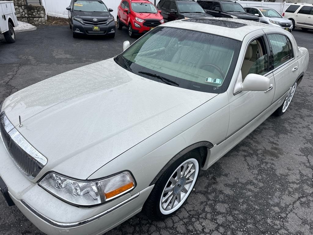 Lincoln Town Car 4dr Sdn Signature Premium 2007