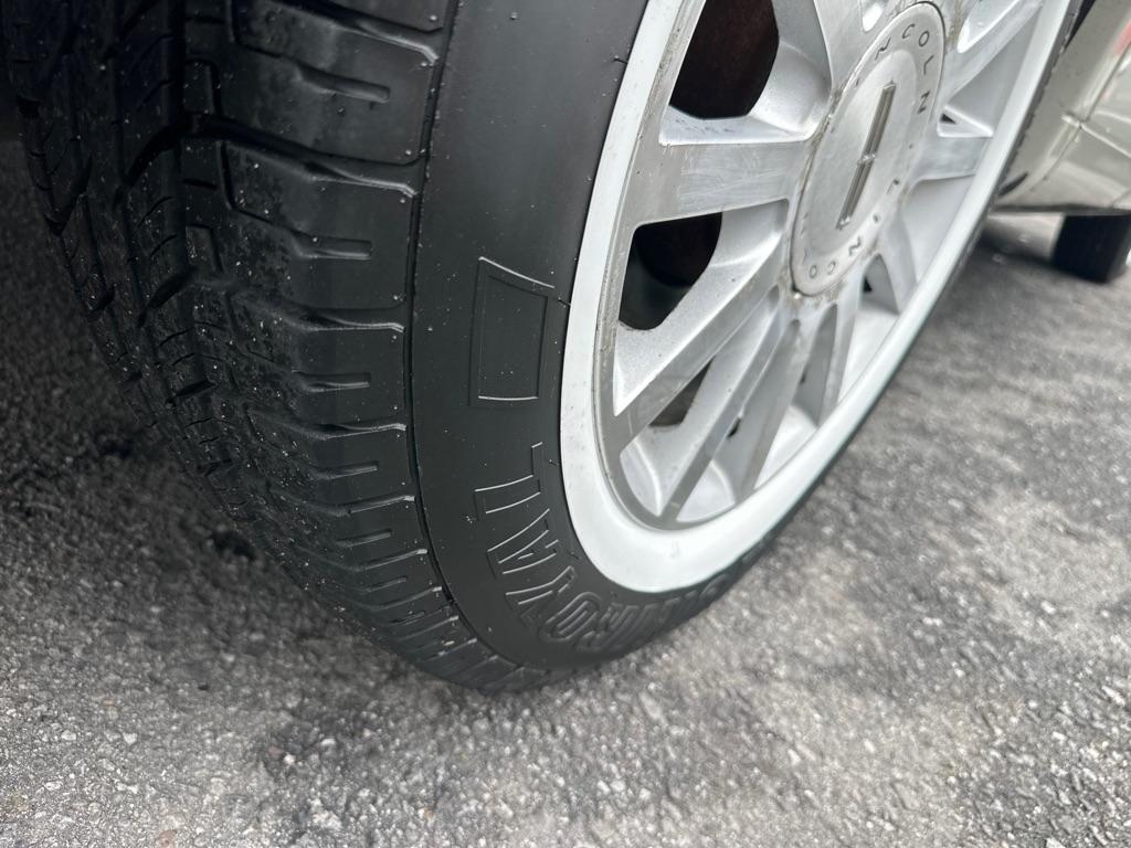 Lincoln Town Car 4dr Sdn Signature Premium 2007