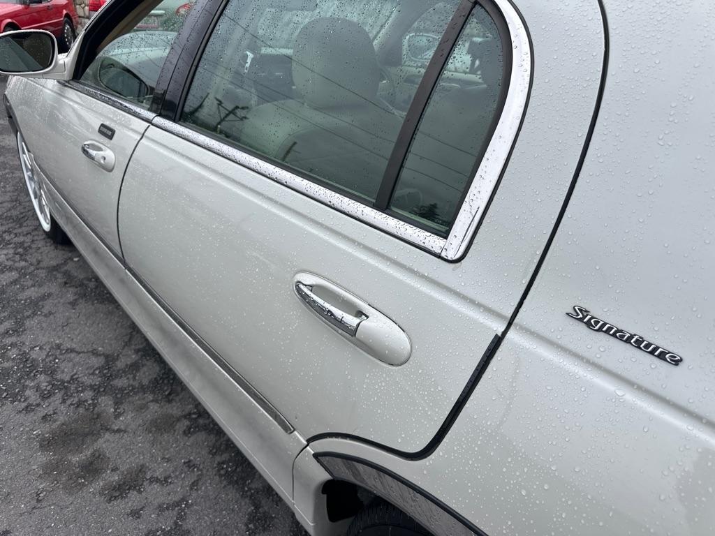 Lincoln Town Car 4dr Sdn Signature Premium 2007