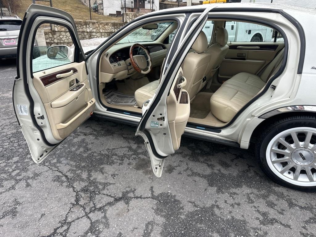 Lincoln Town Car 4dr Sdn Signature Premium 2007