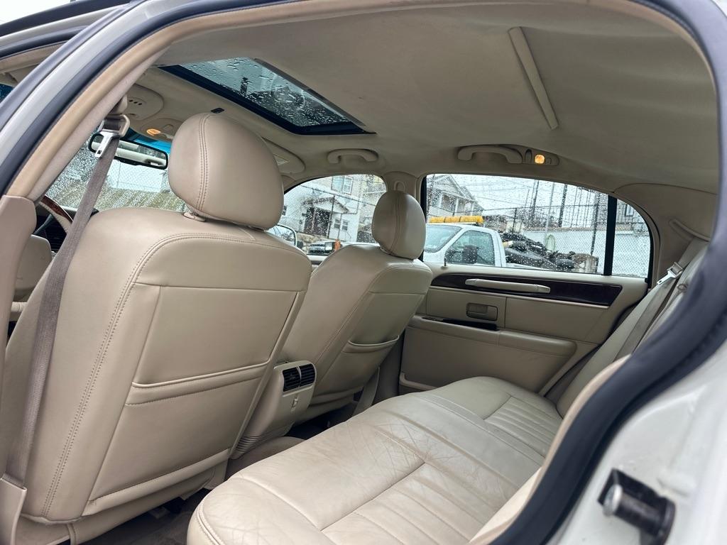 Lincoln Town Car 4dr Sdn Signature Premium 2007