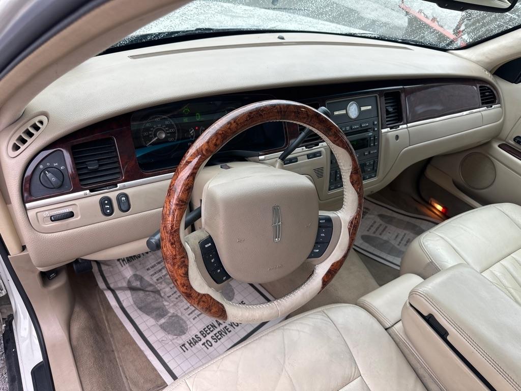 Lincoln Town Car 4dr Sdn Signature Premium 2007