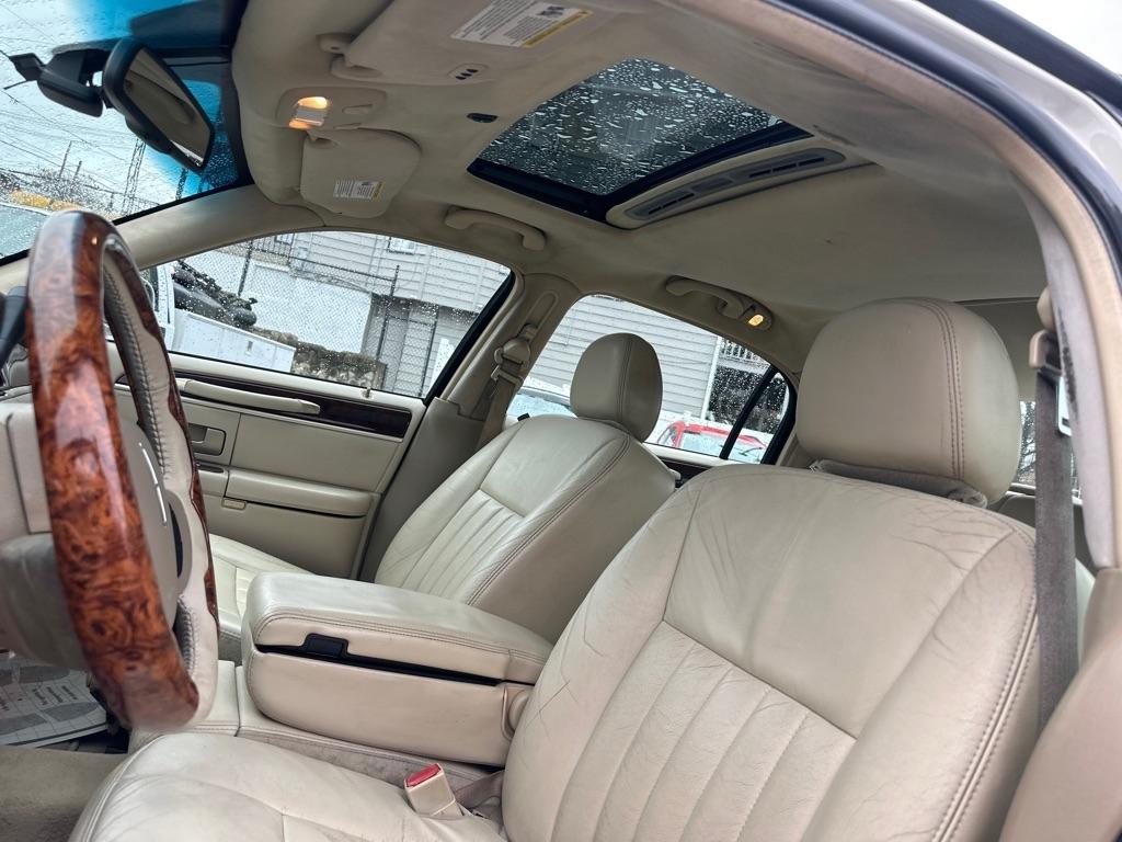Lincoln Town Car 4dr Sdn Signature Premium 2007