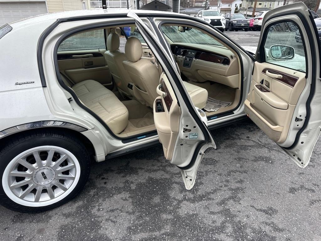 Lincoln Town Car 4dr Sdn Signature Premium 2007