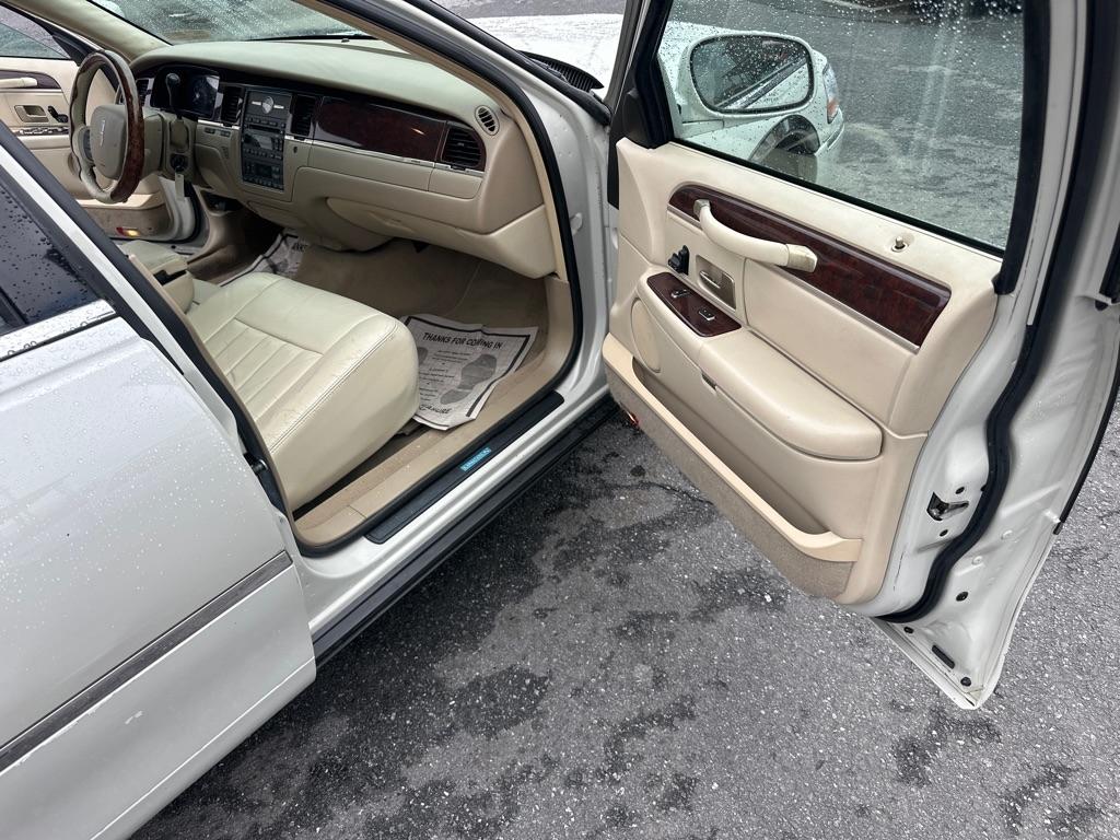 Lincoln Town Car 4dr Sdn Signature Premium 2007