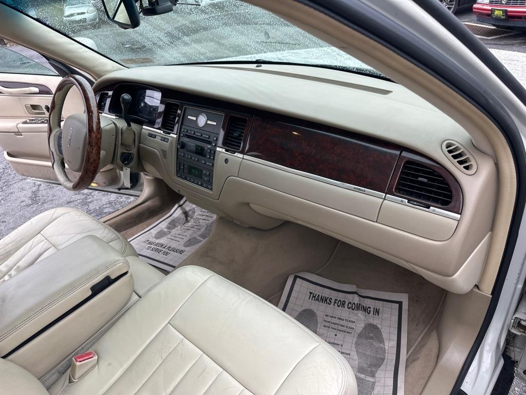 Lincoln Town Car 4dr Sdn Signature Premium 2007