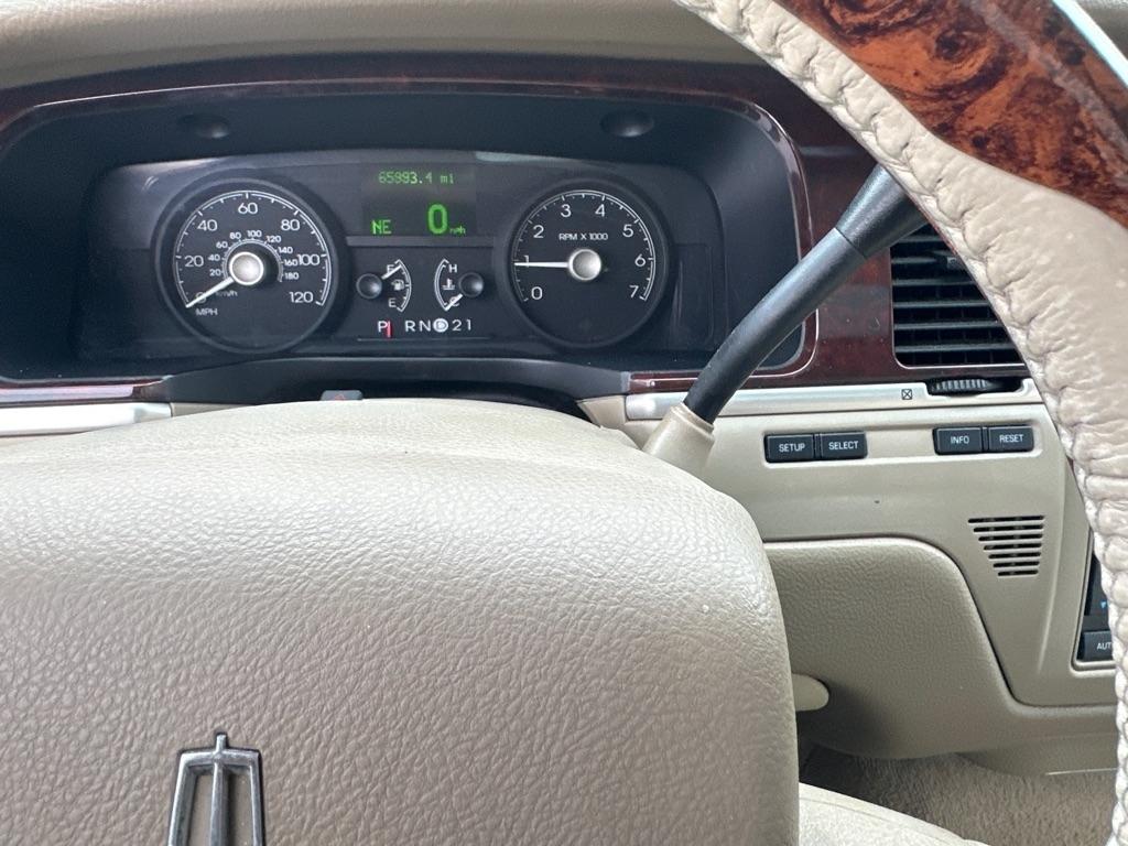 Lincoln Town Car 4dr Sdn Signature Premium 2007