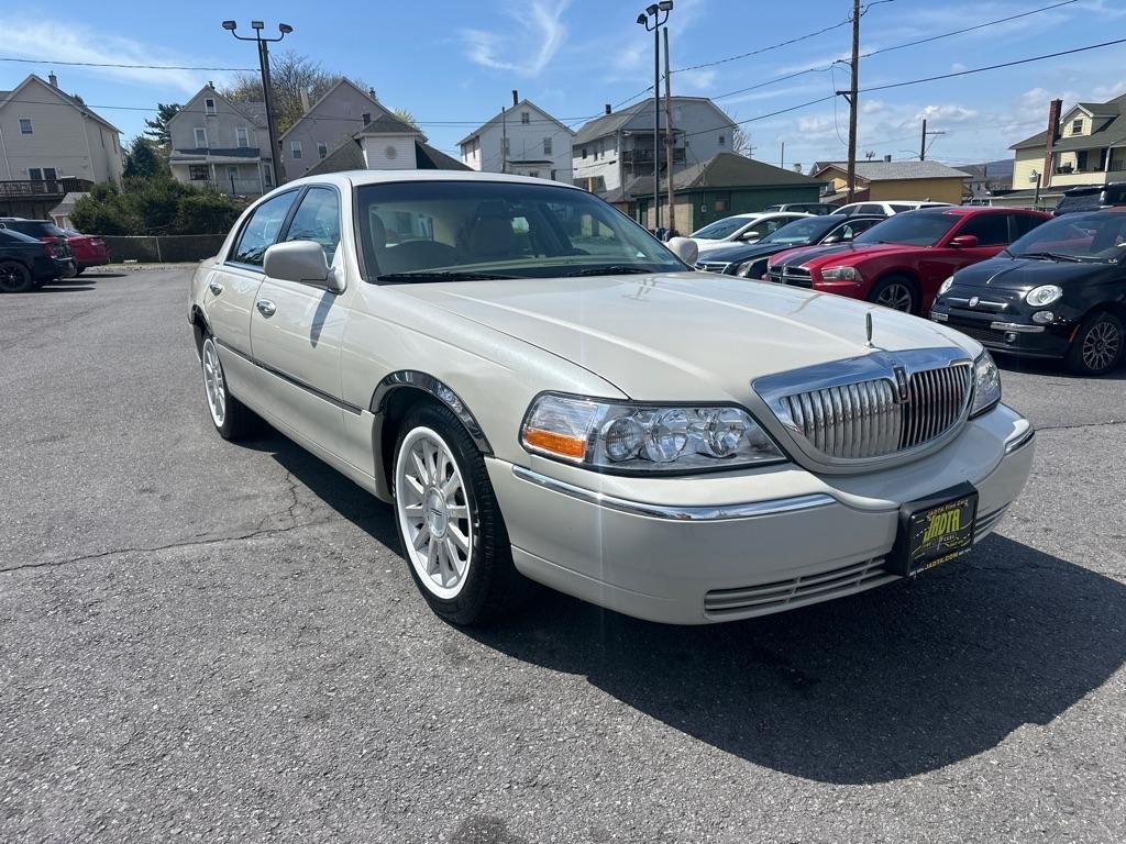Lincoln Town Car 4dr Sdn Signature Premium 2007