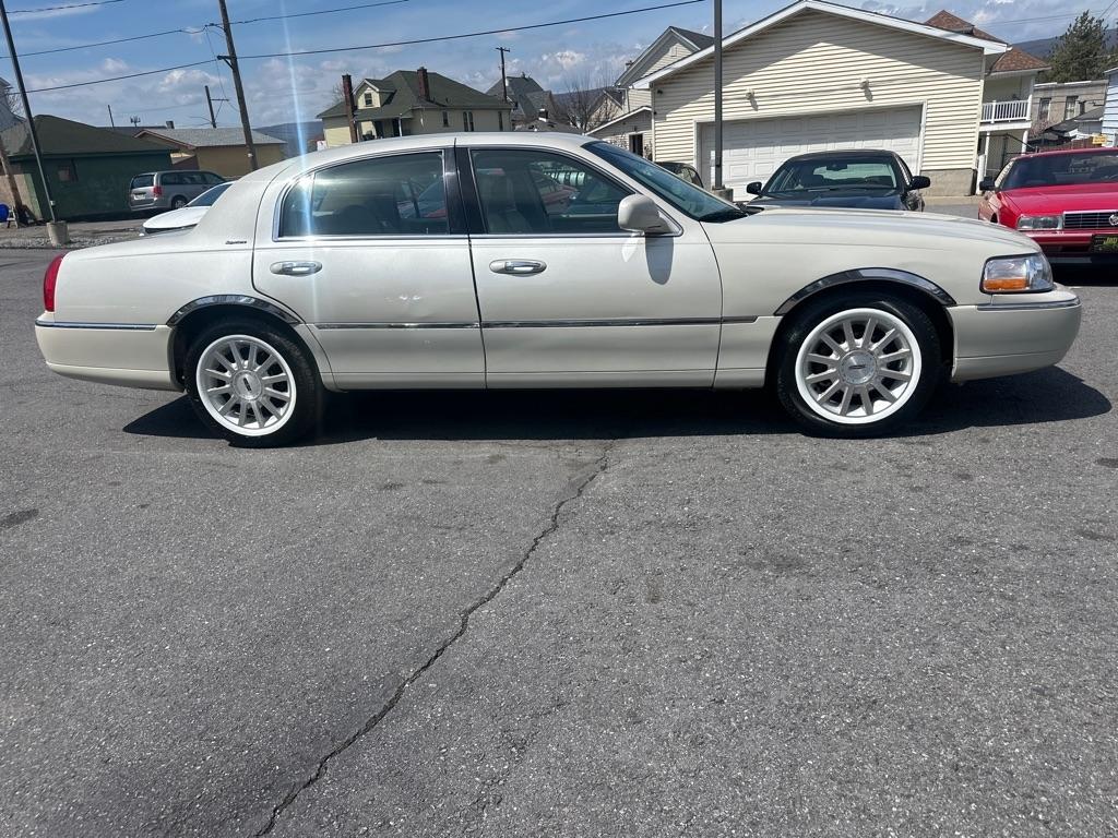 Lincoln Town Car 4dr Sdn Signature Premium 2007