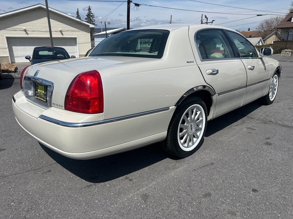 Lincoln Town Car 4dr Sdn Signature Premium 2007