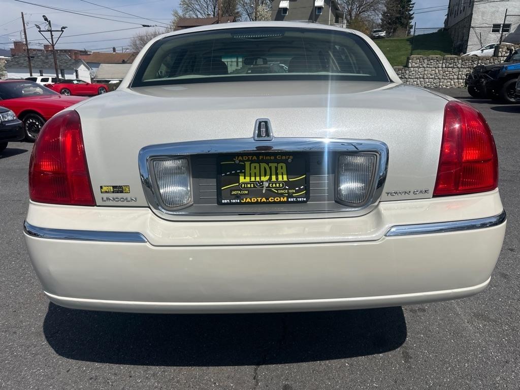 Lincoln Town Car 4dr Sdn Signature Premium 2007