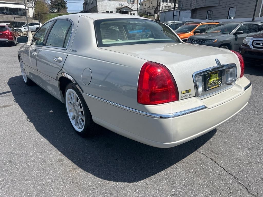 Lincoln Town Car 4dr Sdn Signature Premium 2007