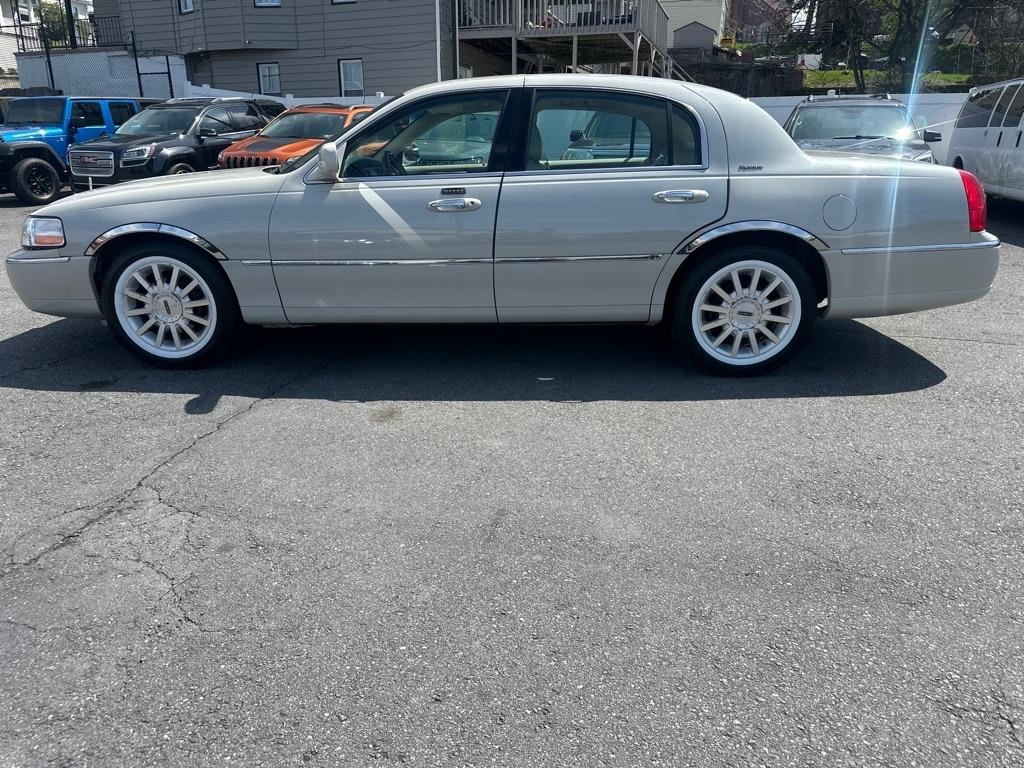 Lincoln Town Car 4dr Sdn Signature Premium 2007