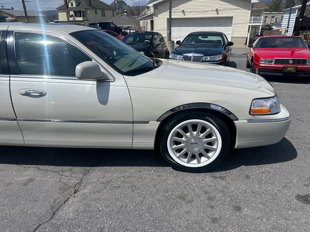 Lincoln Town Car 4dr Sdn Signature Premium 2007