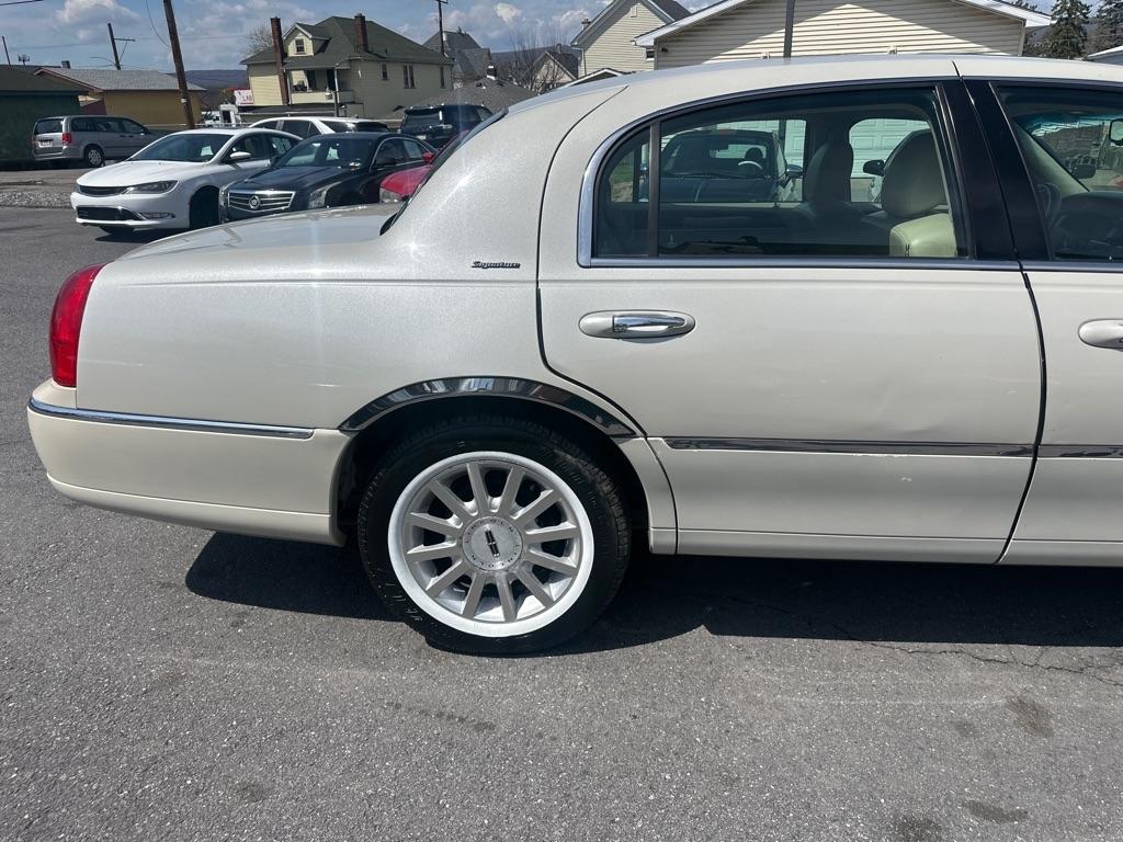 Lincoln Town Car 4dr Sdn Signature Premium 2007