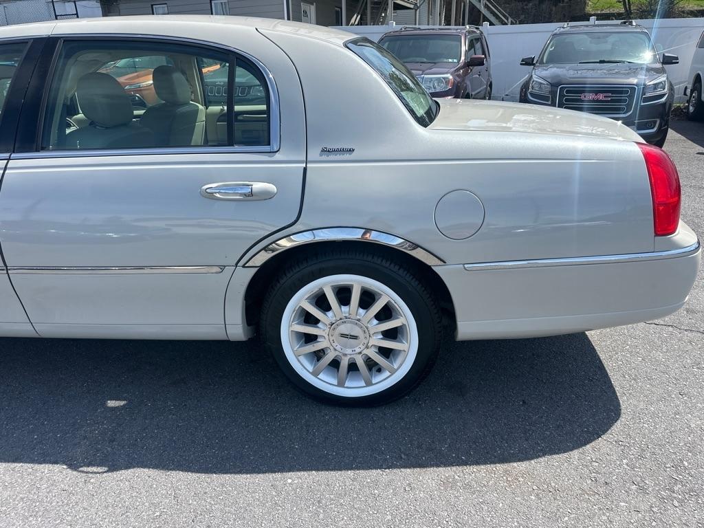 Lincoln Town Car 4dr Sdn Signature Premium 2007