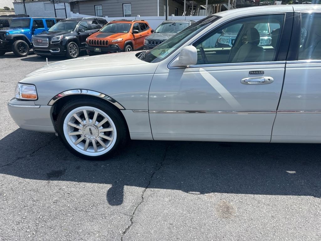 Lincoln Town Car 4dr Sdn Signature Premium 2007