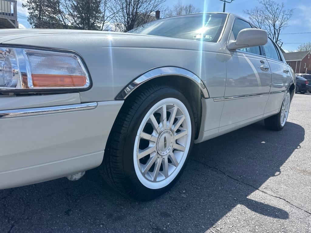 Lincoln Town Car 4dr Sdn Signature Premium 2007