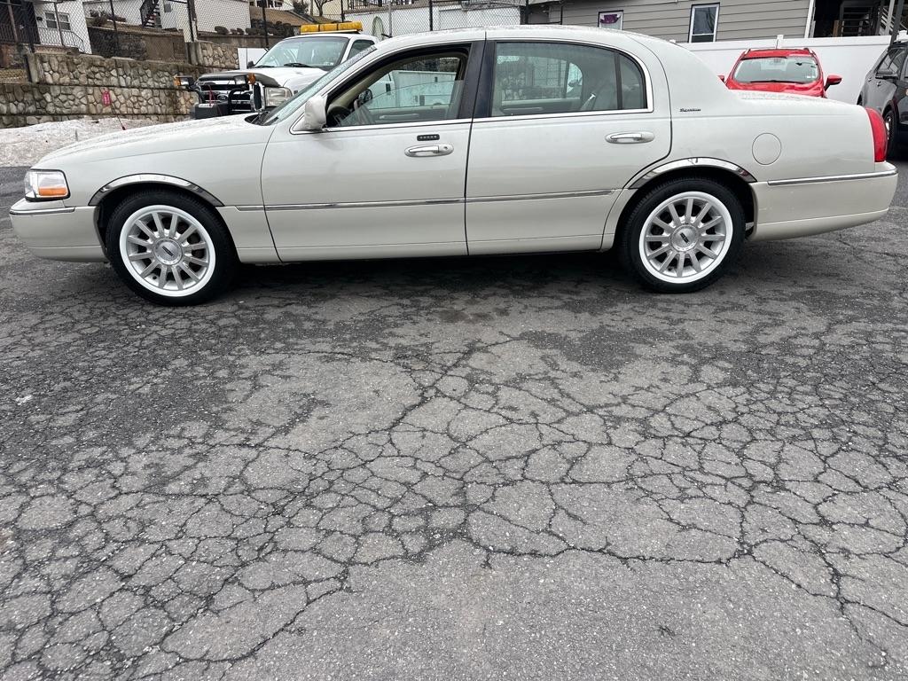 Lincoln Town Car 4dr Sdn Signature Premium 2007