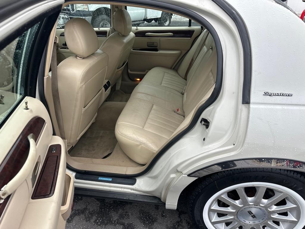 Lincoln Town Car 4dr Sdn Signature Premium 2007