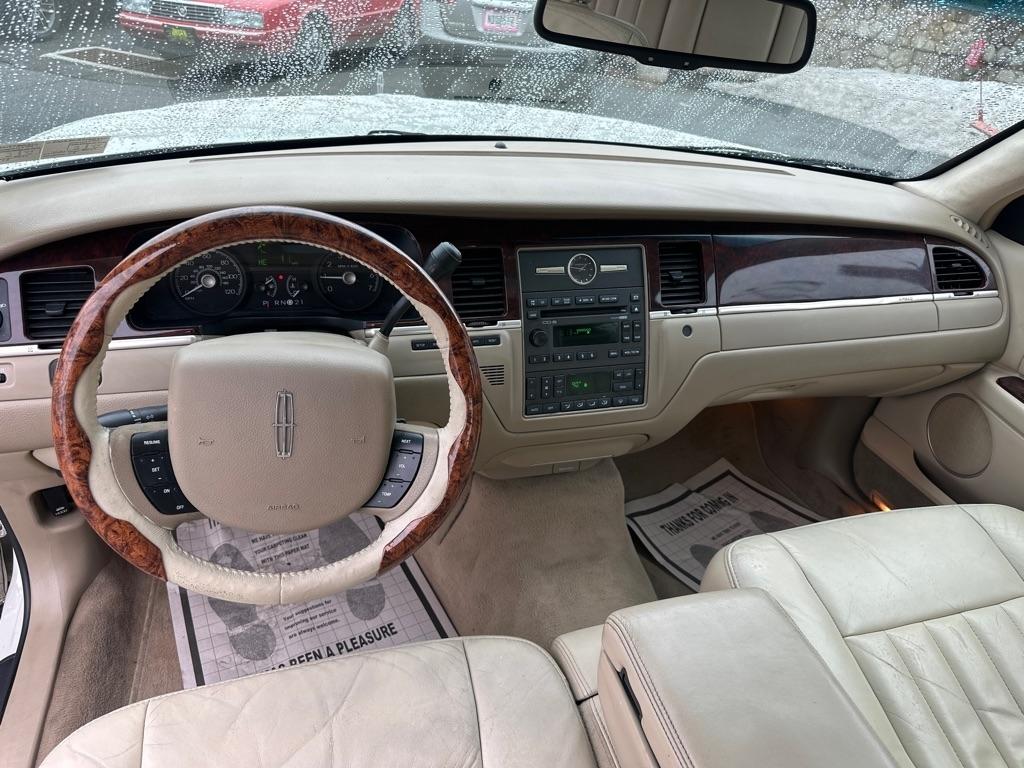 Lincoln Town Car 4dr Sdn Signature Premium 2007