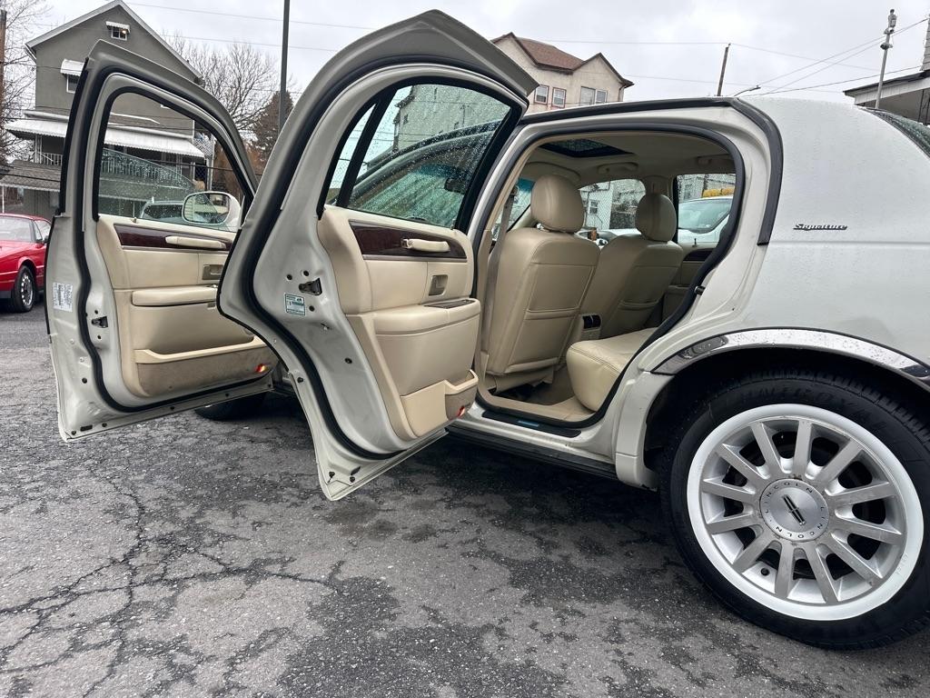 Lincoln Town Car 4dr Sdn Signature Premium 2007
