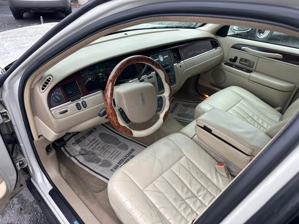 Lincoln Town Car 4dr Sdn Signature Premium 2007