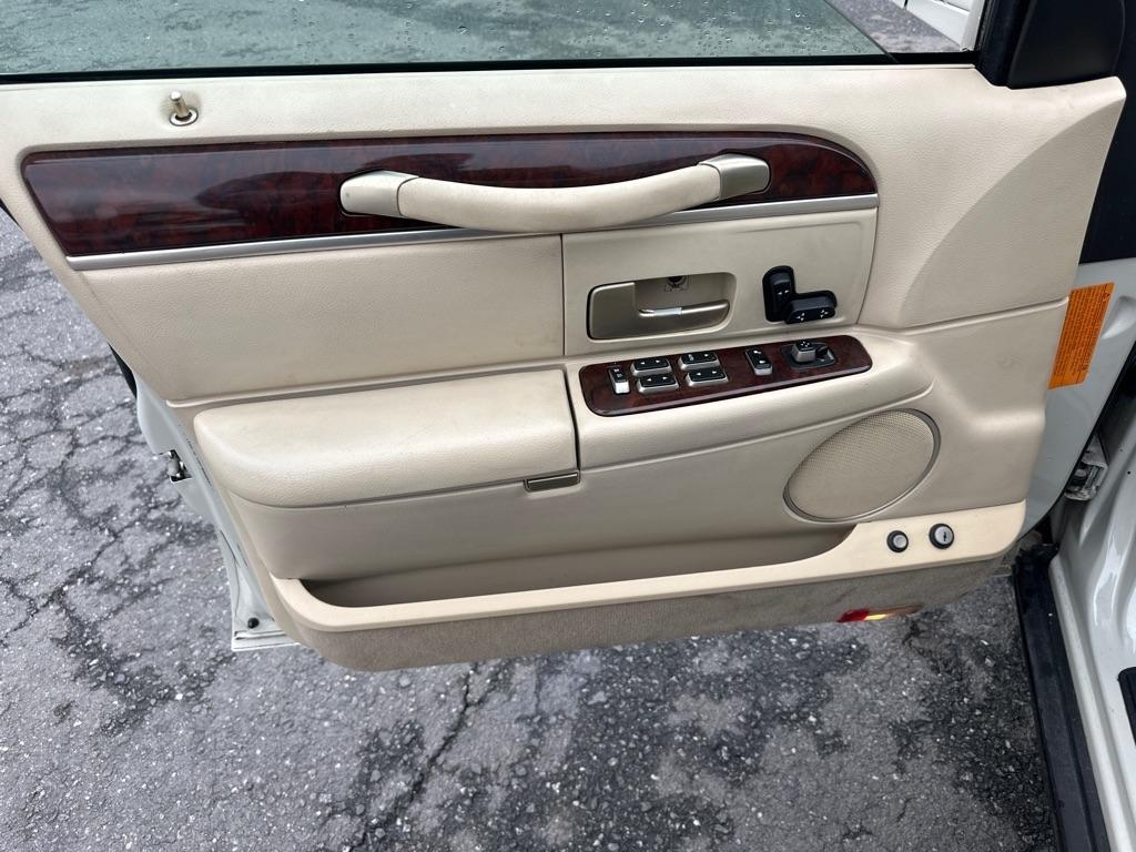 Lincoln Town Car 4dr Sdn Signature Premium 2007