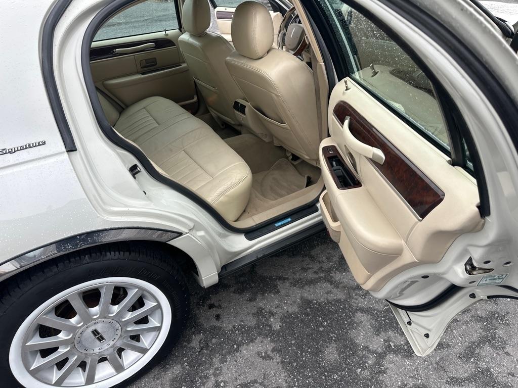 Lincoln Town Car 4dr Sdn Signature Premium 2007