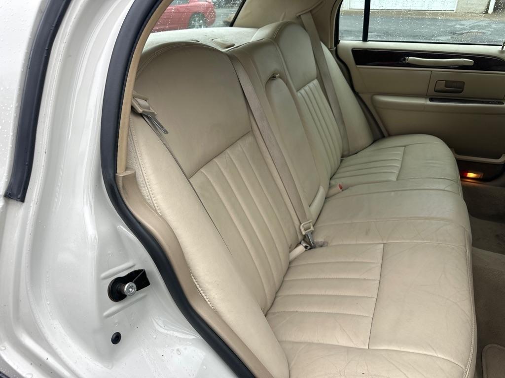 Lincoln Town Car 4dr Sdn Signature Premium 2007