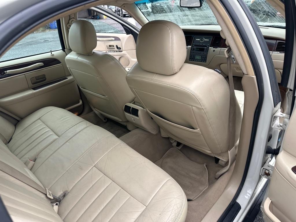 Lincoln Town Car 4dr Sdn Signature Premium 2007