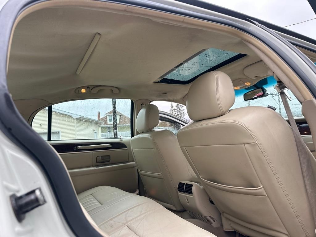 Lincoln Town Car 4dr Sdn Signature Premium 2007