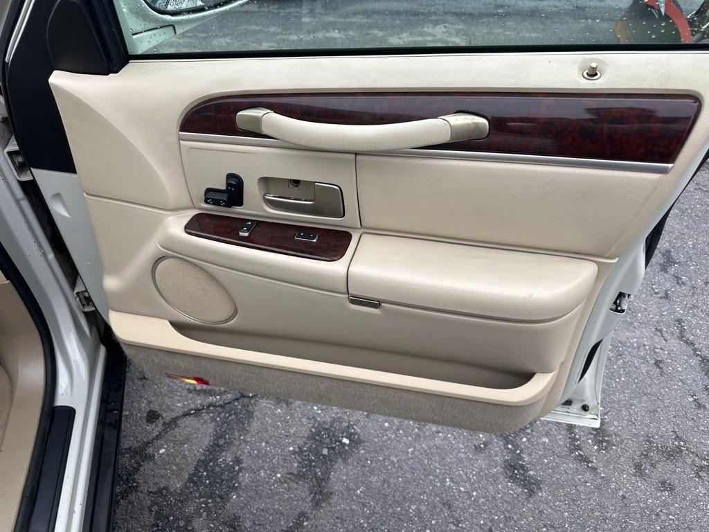 Lincoln Town Car 4dr Sdn Signature Premium 2007