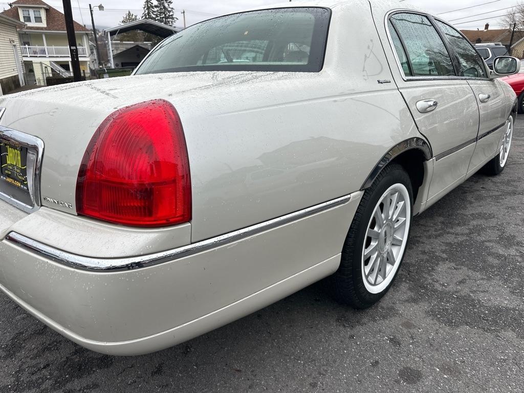 Lincoln Town Car 4dr Sdn Signature Premium 2007
