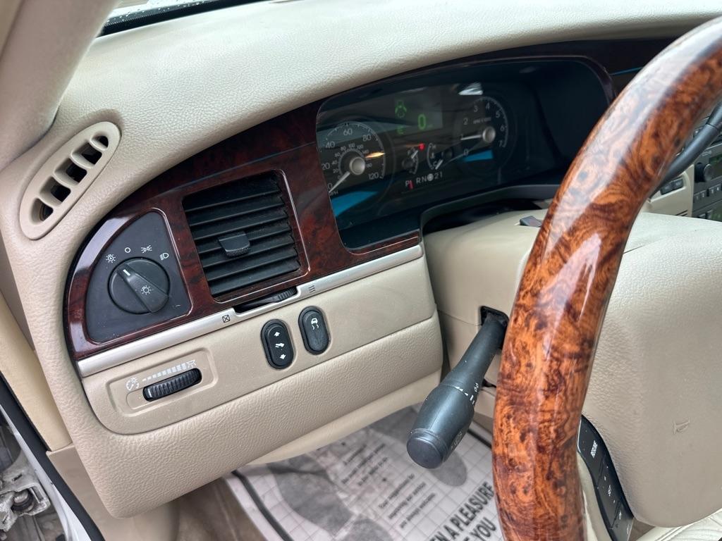 Lincoln Town Car 4dr Sdn Signature Premium 2007