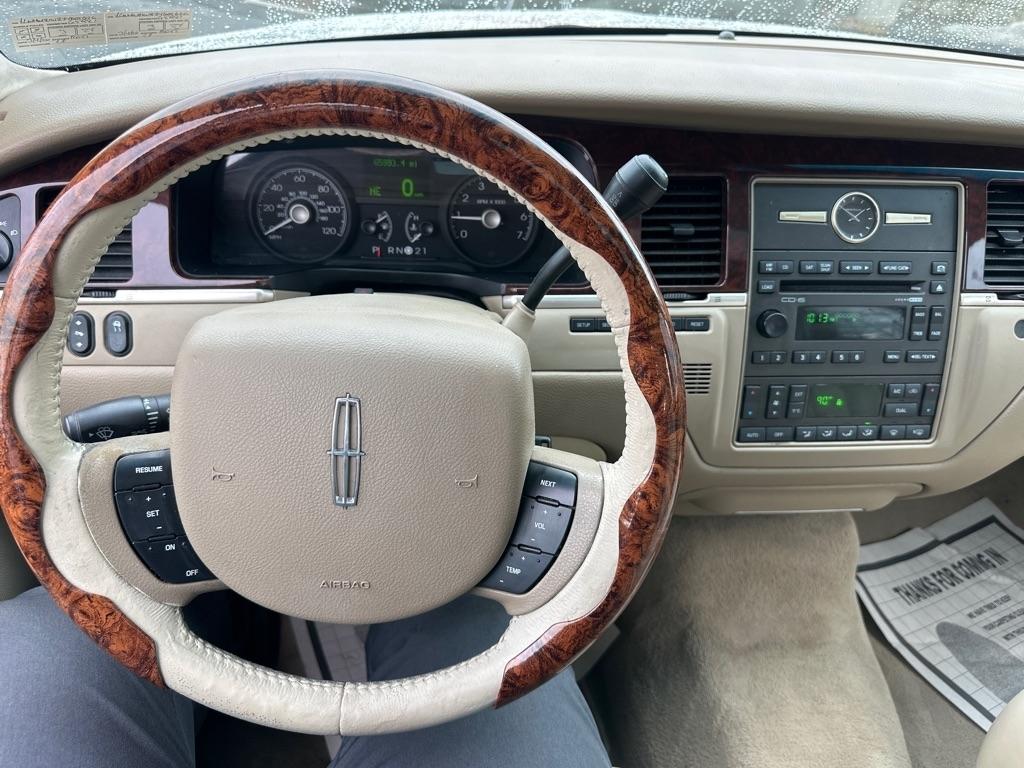 Lincoln Town Car 4dr Sdn Signature Premium 2007