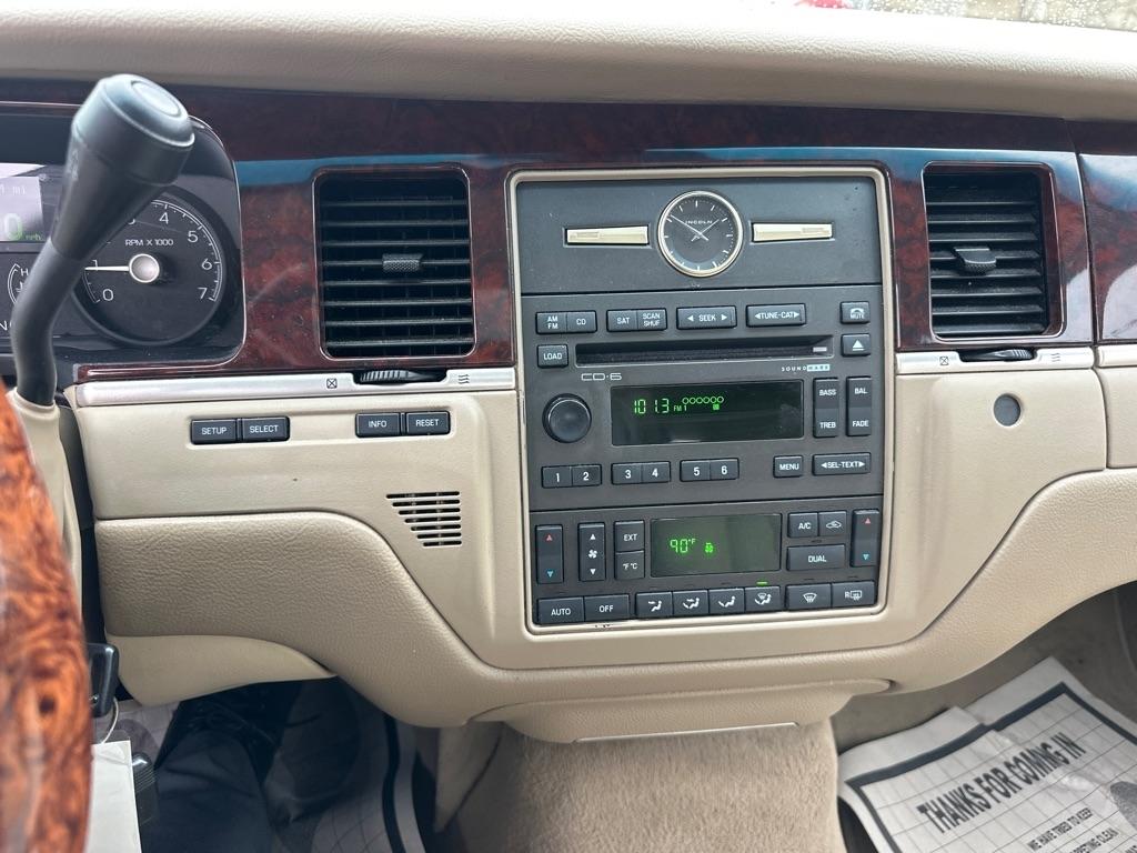 Lincoln Town Car 4dr Sdn Signature Premium 2007